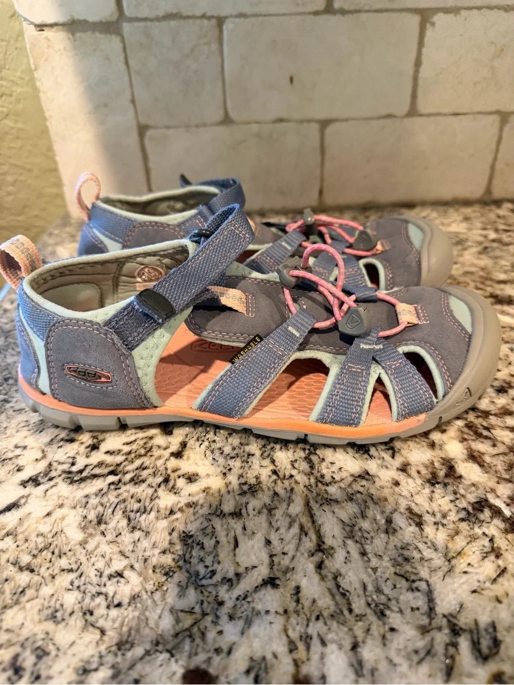 KEEN Seacamp II CNX Kids Sandals Youth 4 pink Aqua Closed Toe Water Shoes